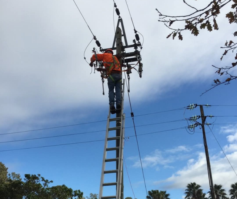 Overhead power lines (4)